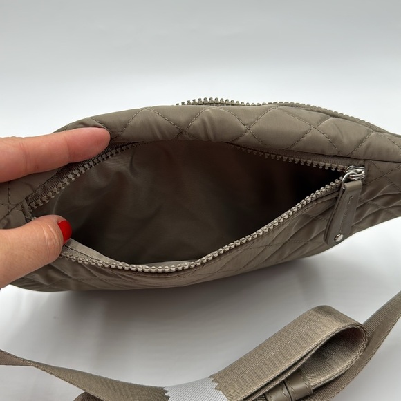 NWOT STRATAH Quilted Crossbody Belt Bag Taupe Adjustable Strap - Picture 7 of 12